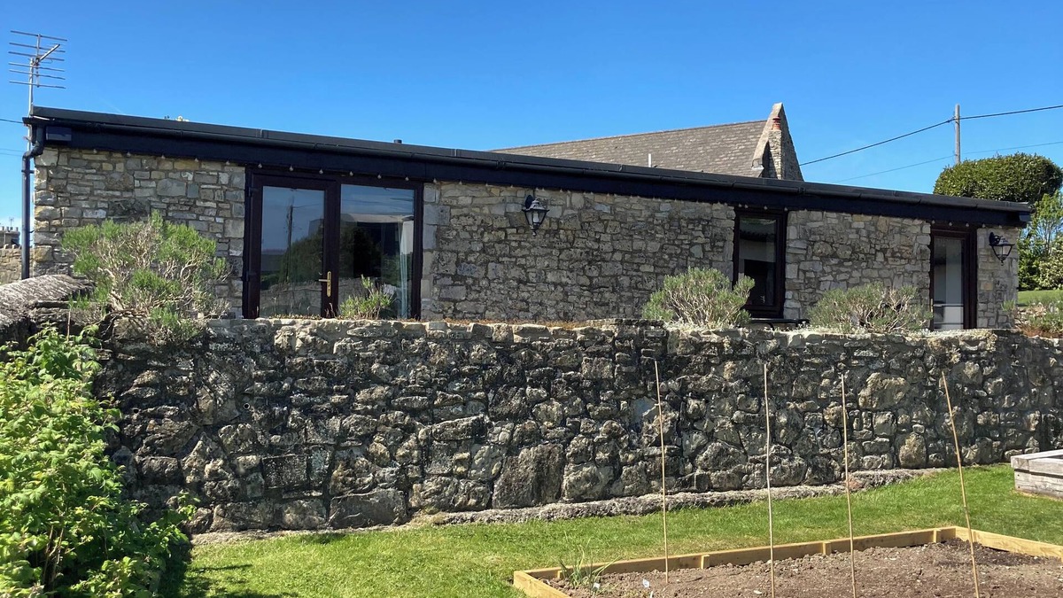 Llancarfan Cottage | Vale of Glamorgan - Cottage - Sleeps 4 - Parking