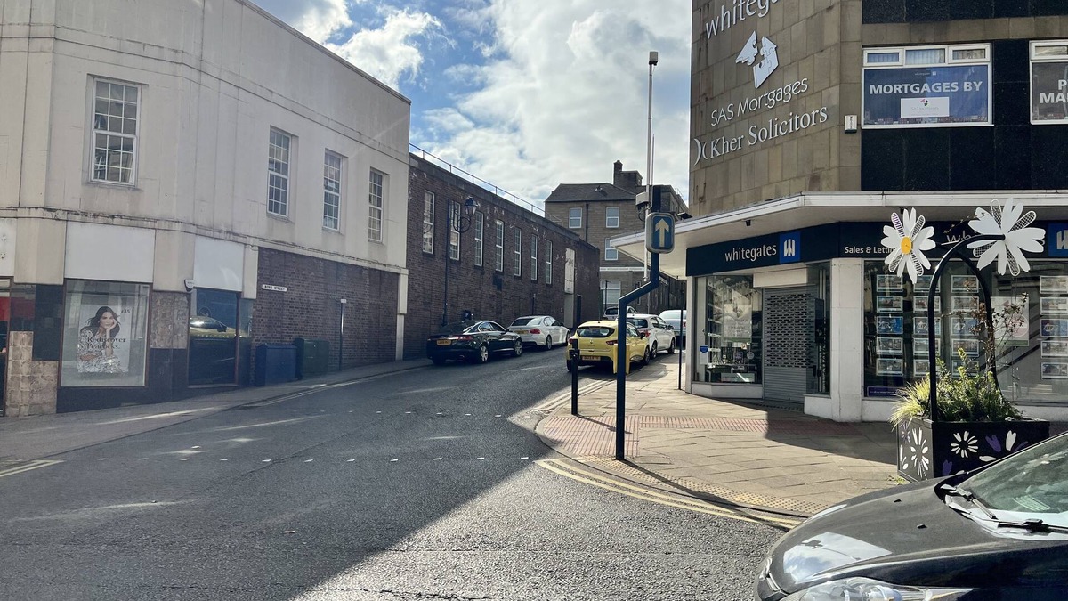 Dewsbury Apartment | Valee living red one bedroom