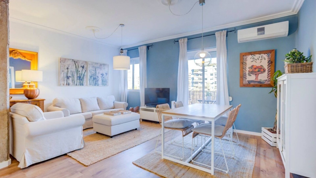 El Pla del Real Apartment | Valencia-Living Apartment with Balcony, Air Conditioning and Wi-Fi