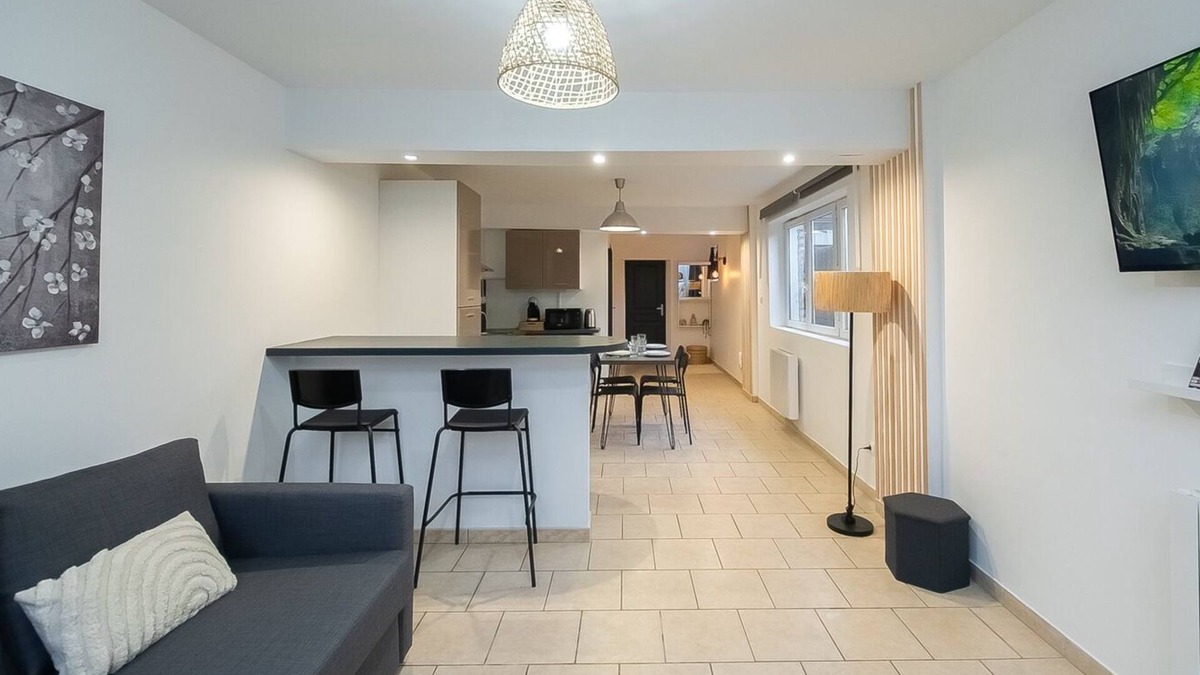 Marly Apartment | ValenStay - Accommodation Stade du Hainaut with garden