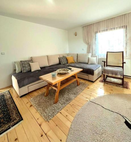 Divcibare House | Valentina Vikendica Divcibare