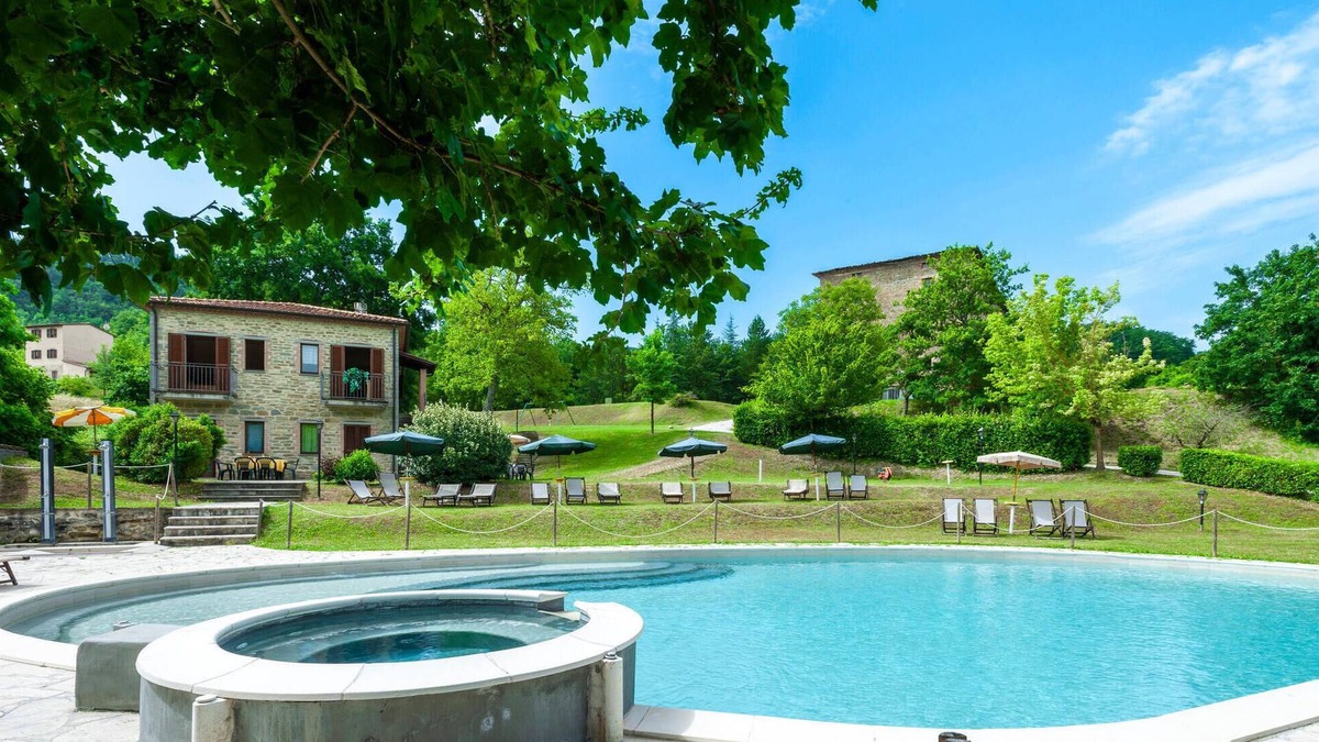 Apecchio Apartment | Valguerriera 6- Rosa Cremisi