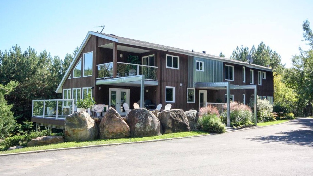 Alnwick/Haldimand House | Valhalla Estate ( Near Ste. Anne’s Spa )