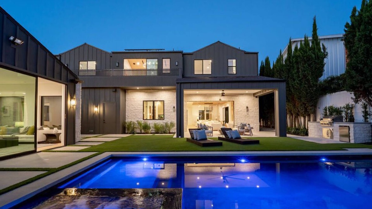 Encino House | Valjean Farmhouse - Ultimate Modern Luxury Estate