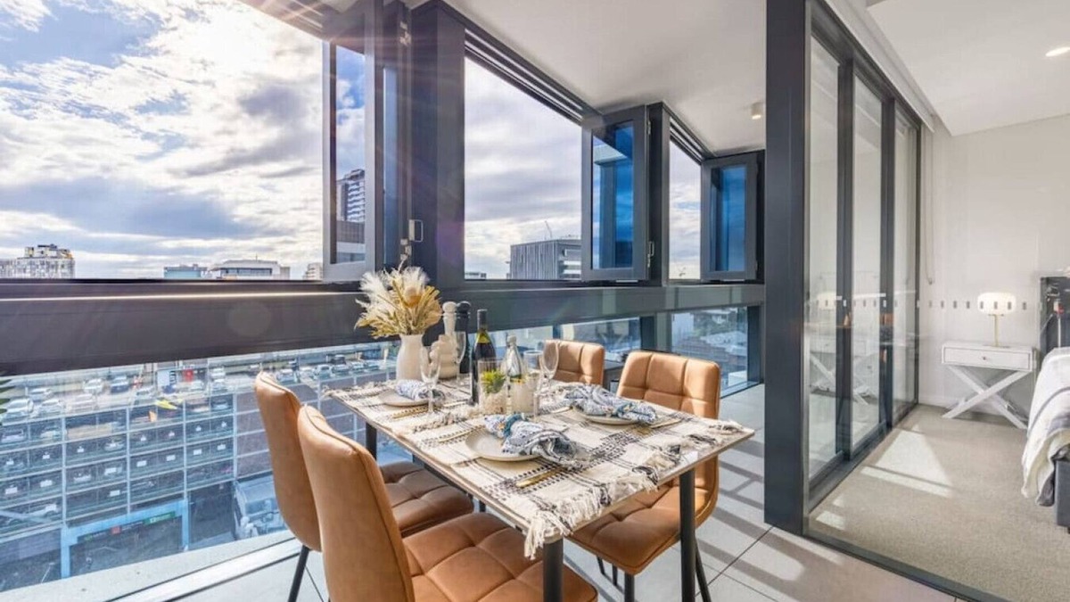 Fortitude Valley Apartment | Valley Centre Boutique 2Bed2bath Apt w/Pool + Car