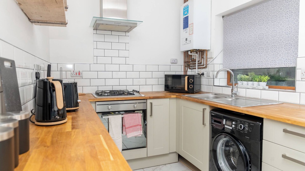 Landore House | Valley house - Located just 5 minutes from the city centre