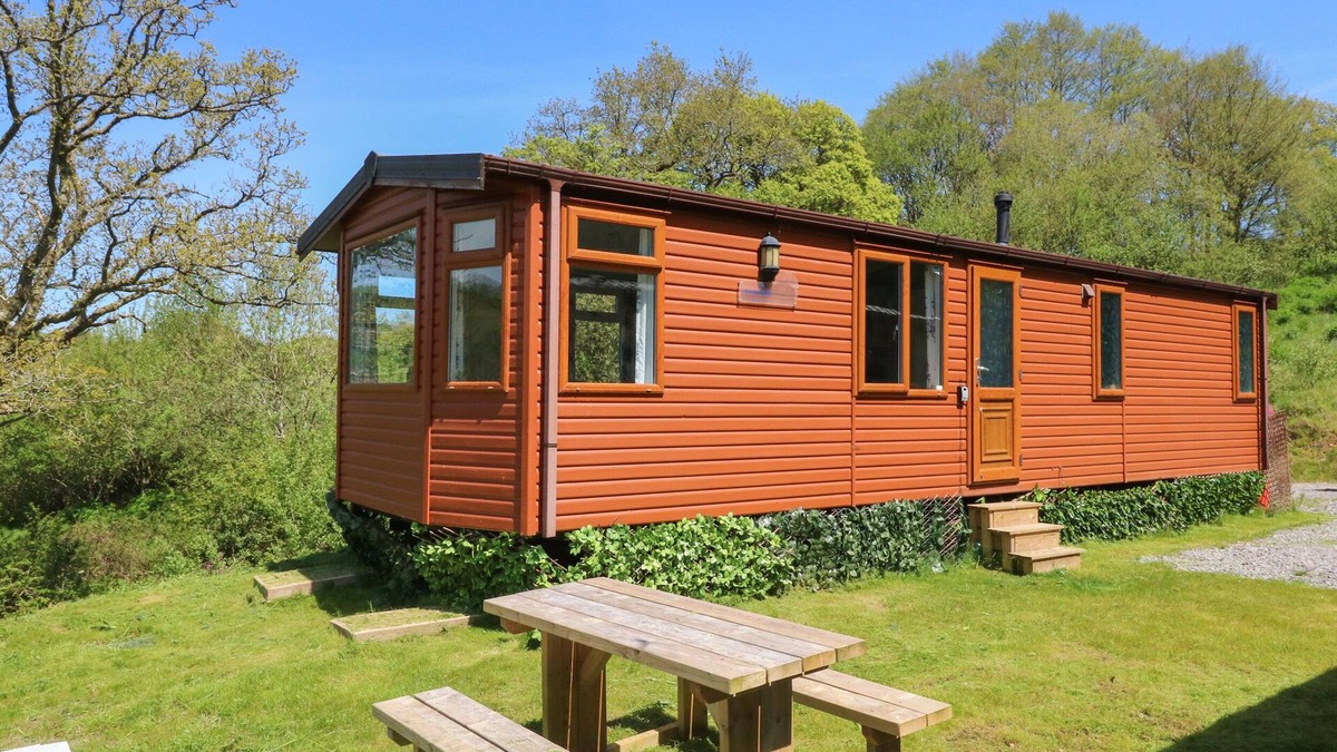 Brushford Cottage | VALLEY LODGE, pet friendly, luxury holiday cottage in Bampton, Devon