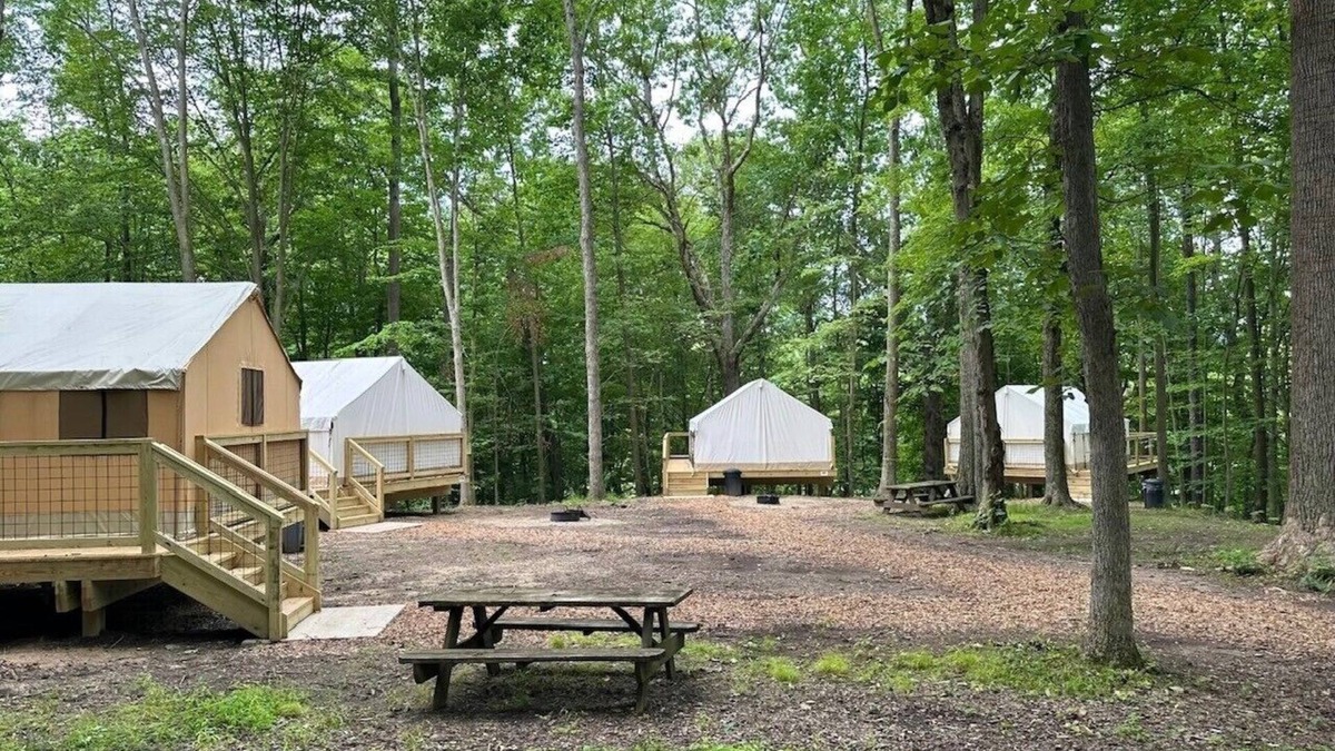 Cuyahoga Falls RV Rental | Valley Overlook, heart of Cuyahoga Valley National Park - Glamping Tent P9n