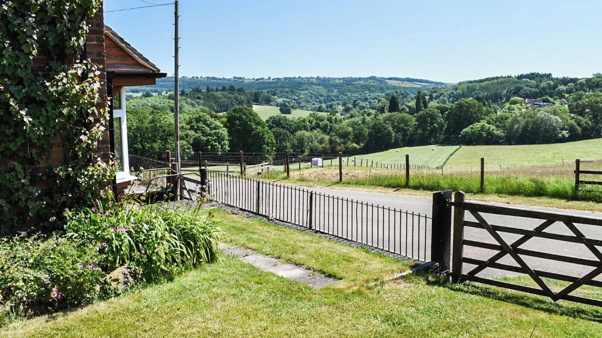 Bewdley Cottage | Valley View offers picturesque views.