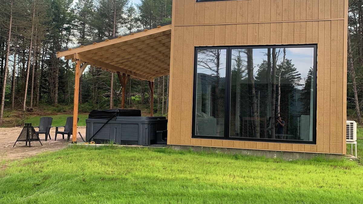 Saint-Raymond Ski Chalet | Valley view bras du Nord #spas #outdoor fireplace#nature#Mountain bike