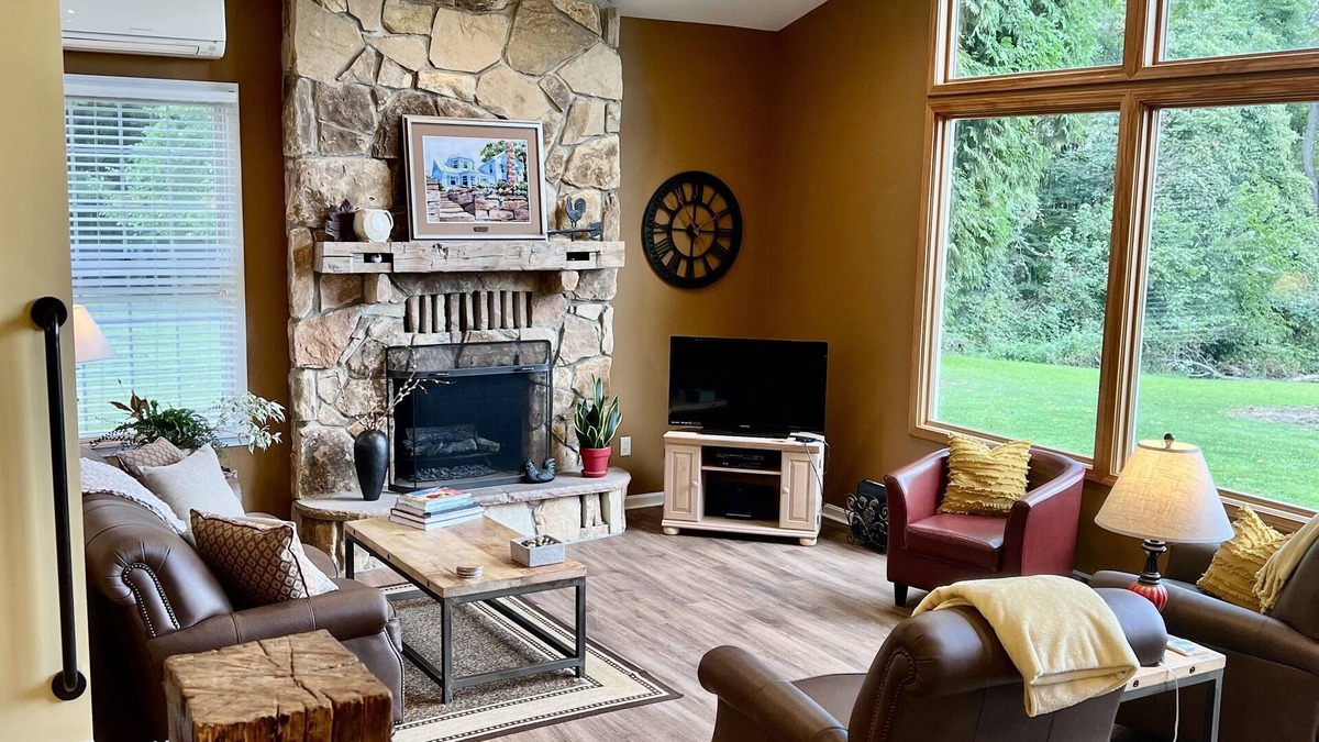 Perrysville House | VALLEY VIEW COTTAGE Secluded Mohican Area, Treehouse, Pizza Oven, Pond