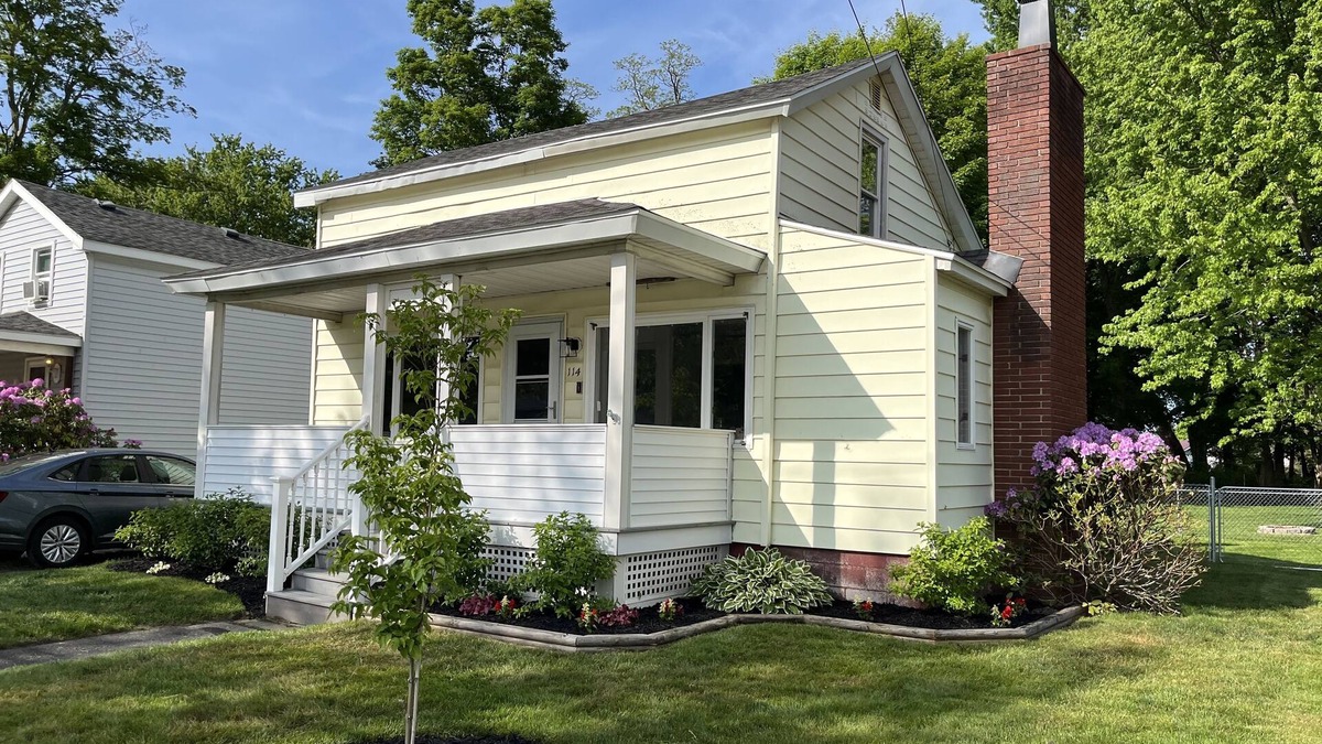 Mayville House | Valley View Lakehouse - Fully updated, dog friendly and beautiful lake view!