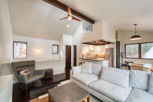 Olympic Valley House | Valley View Townhome # 10 at Palisades by Tahoe Getaways - Shuttle & Walk to the Village!