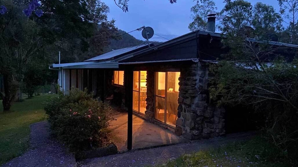 Moparrabah Cottage | Valley Views Mid North Coast Wilderness Creek and Mountains