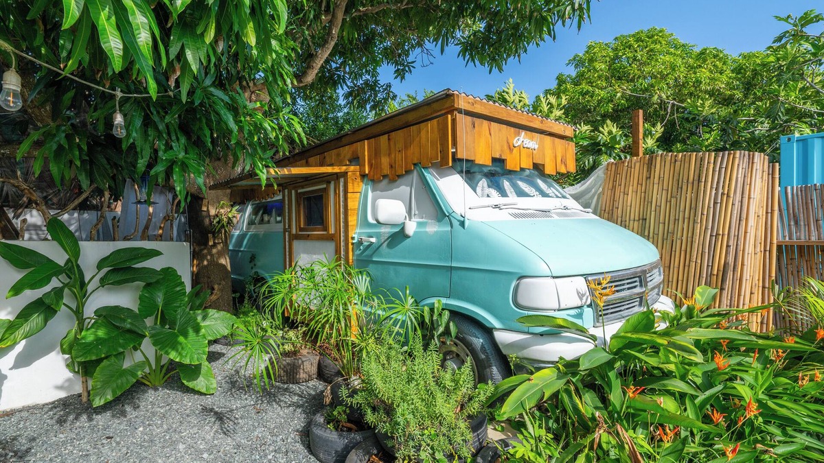 Las Carreras House | Van MicroHome under Mango Tree by the Beach!