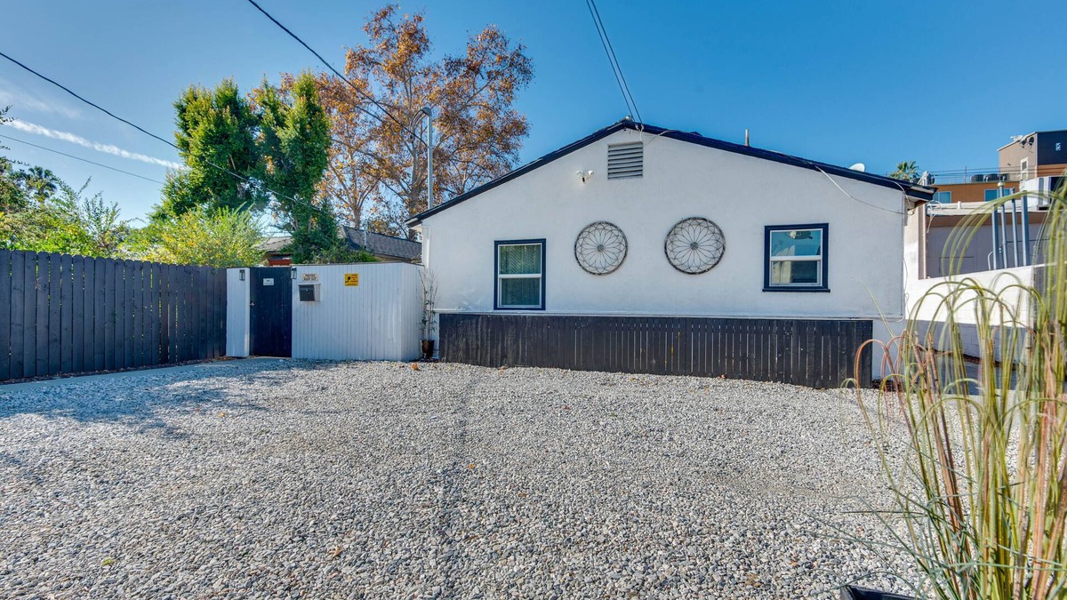 Sherman Oaks Apartment | Van Nuys Abode w/Patio, 7 Mi to Universal Studios