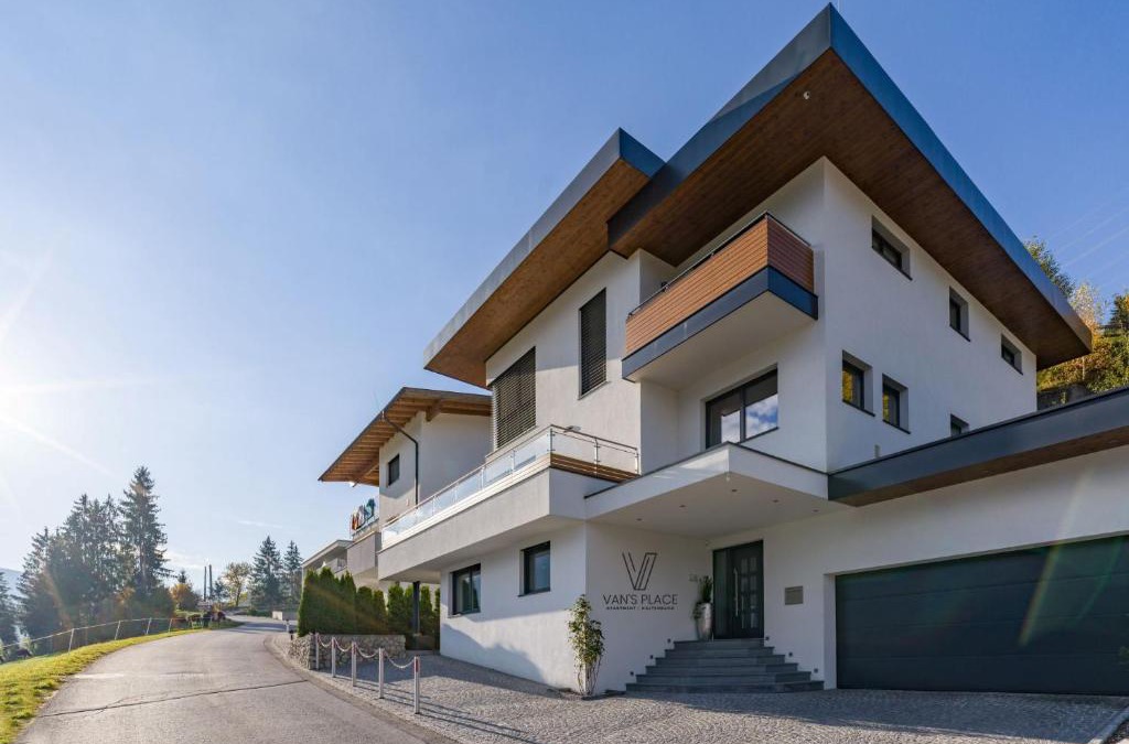 Emberg Apartment | Van's Place, Luxury Apartment