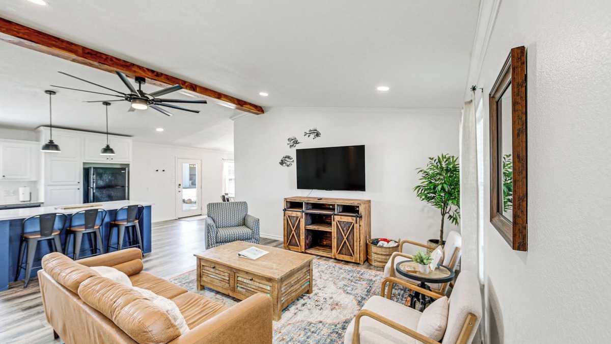 Van House | Van Vacation Retreat w/Private 300-Acre Lake!