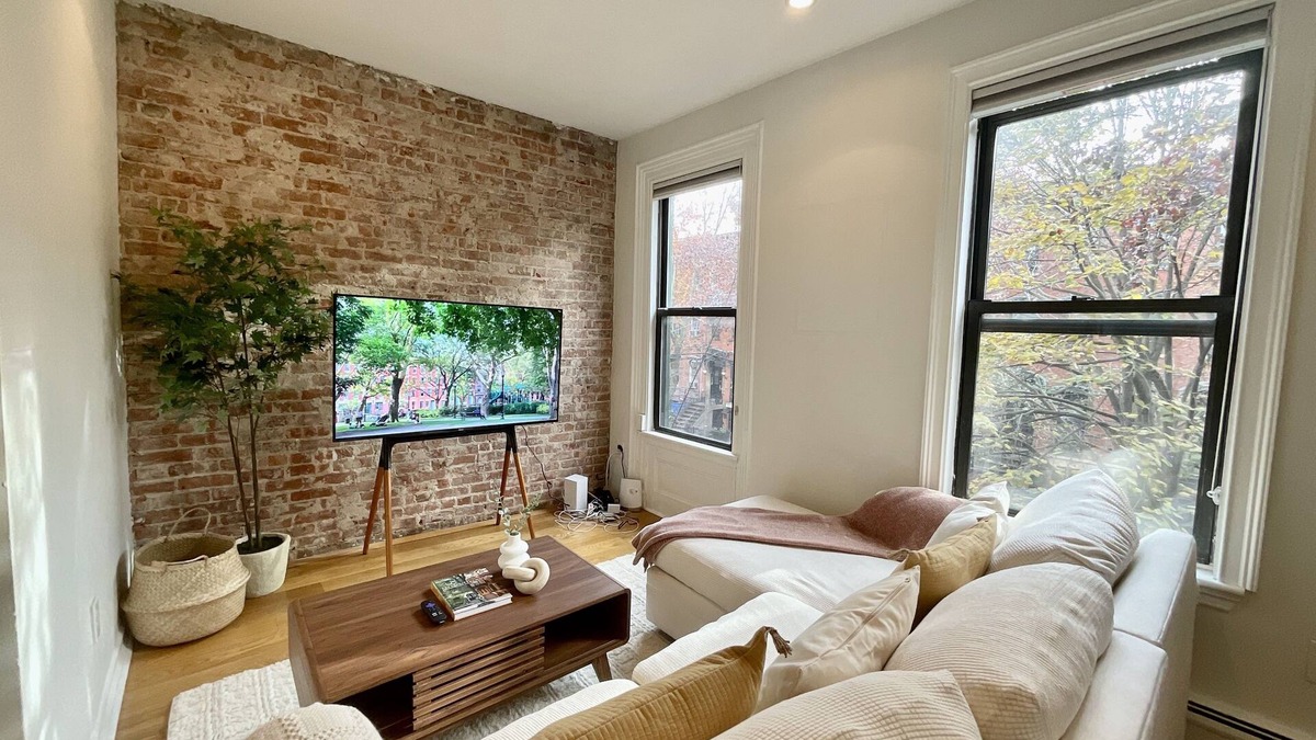 Historic Downtown Apartment | VAN VORST HOUSE - Modern 1BR Apt. Minutes to NYC