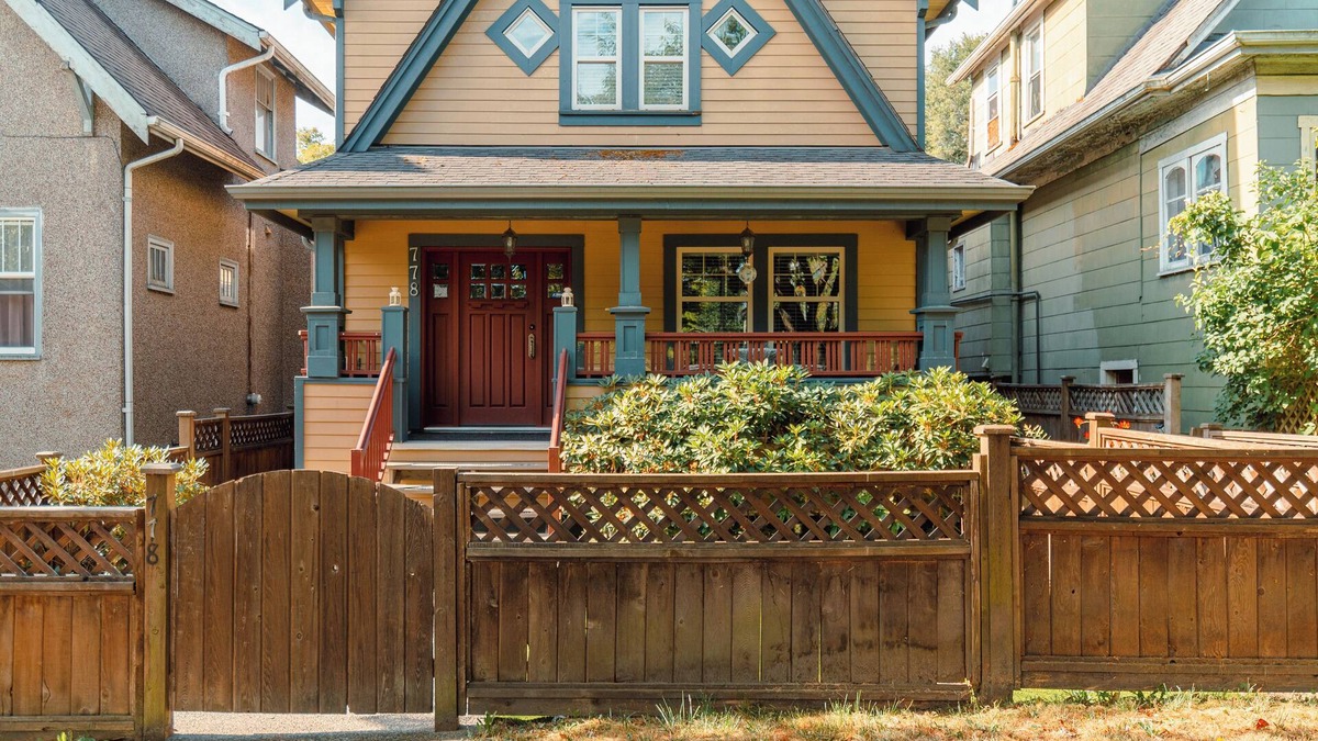 Mount Pleasant House | Vancouver - Beautiful and Bright 3bdrm Home