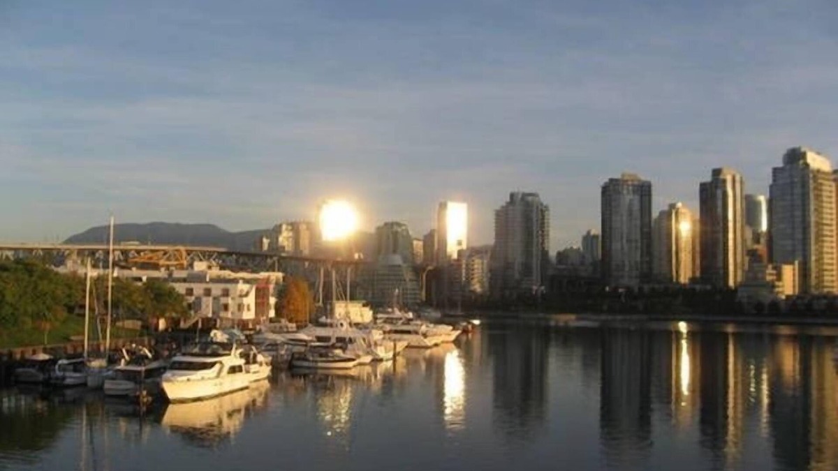 Fairview House | Vancouver False Creek: Deluxe Waterfront TownHome at Granville Island