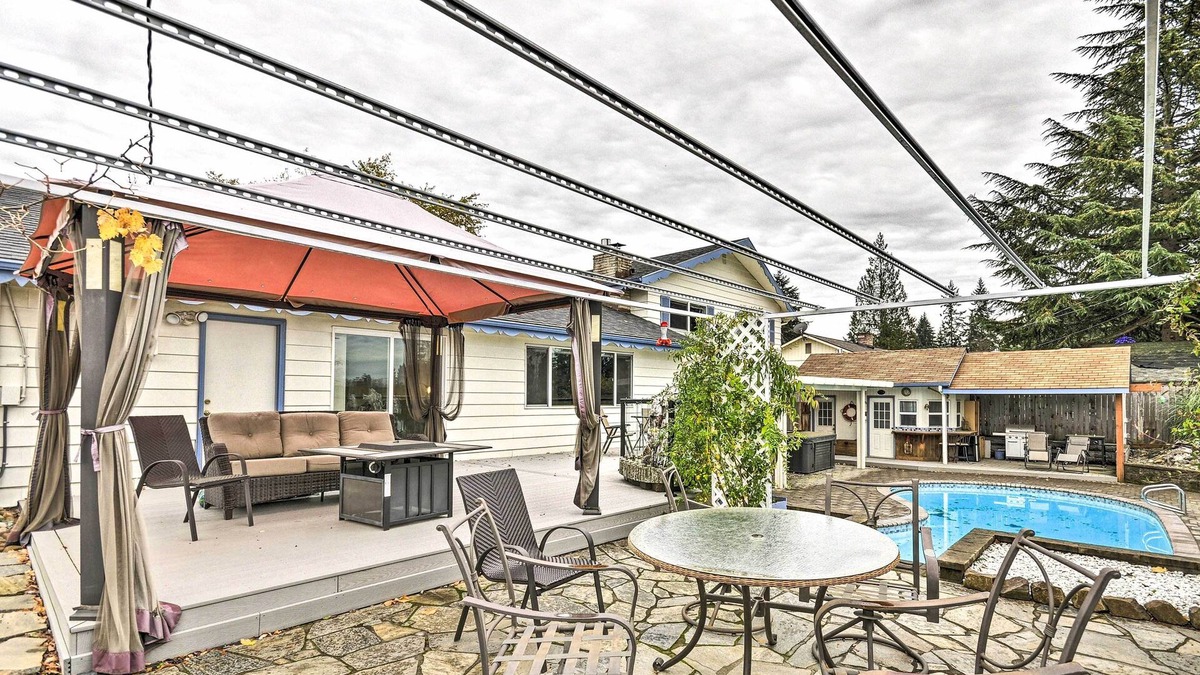 Hazel Dell House | Vancouver Home w/Hot Tub < 15 Mi to Portland!