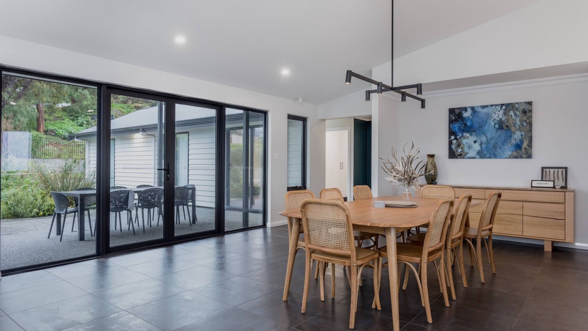 Albany House | Vancouver's End by the BnB Collection
