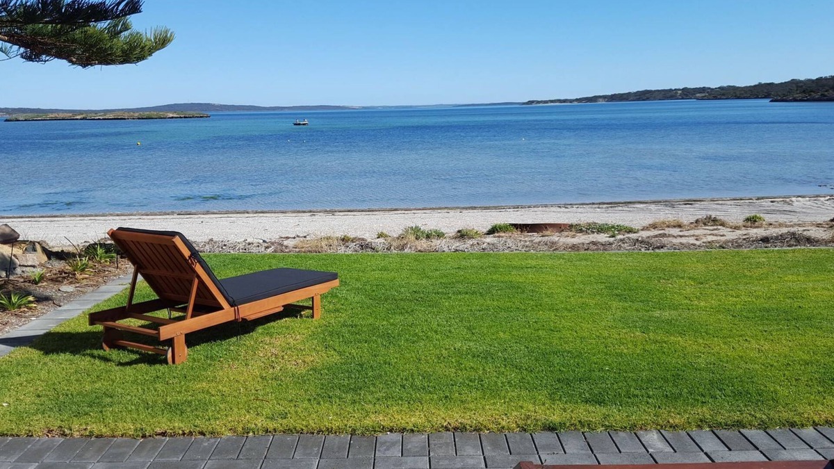 Mount Dutton Bay House | Vandy's Shack at Dutton Bay ideal for couples and small families.