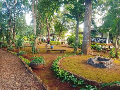 Ban Lung Bed & Breakfast | VANESSA'S GARDEN Restaurant & Bungalow