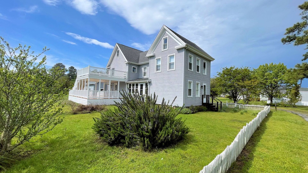 Deep Hole House | Vanity Fair - 4BR/2.5B HUGE DECKS,LINENS AND TOWELS