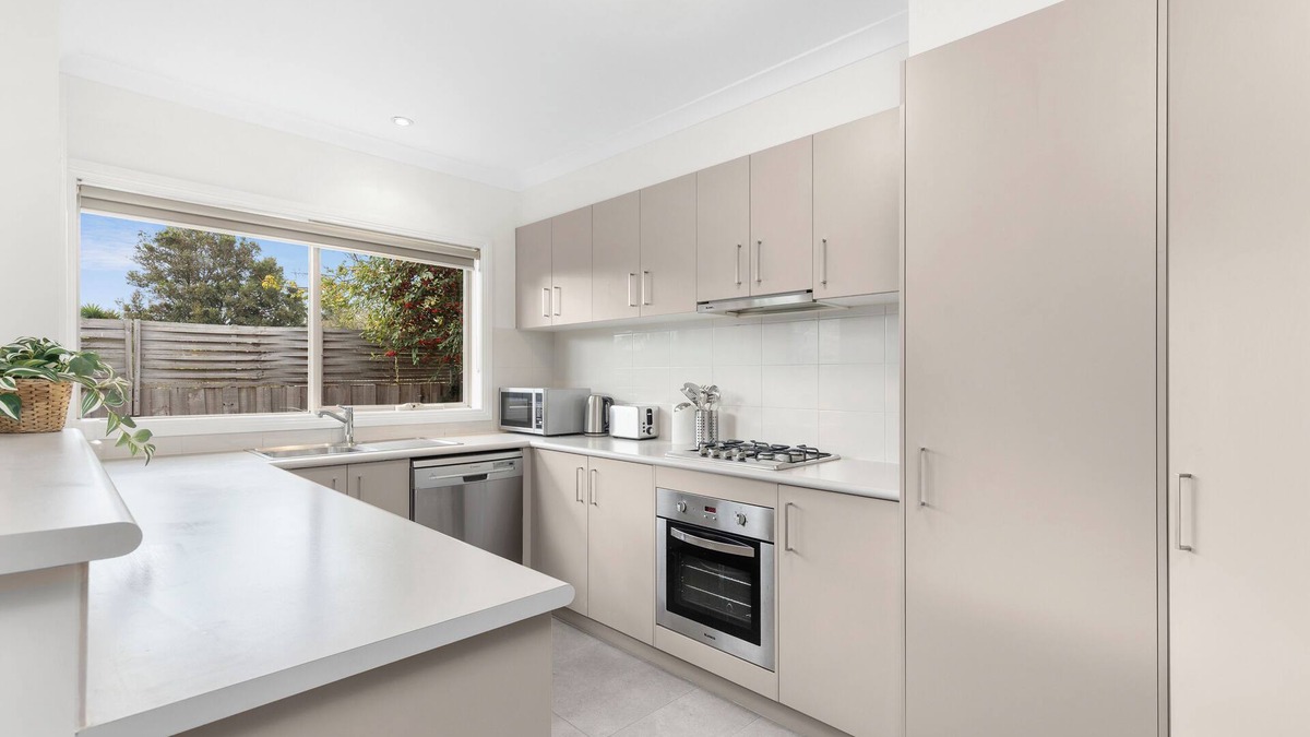 Geelong West House | Varee - Newly Renovated & Stylish