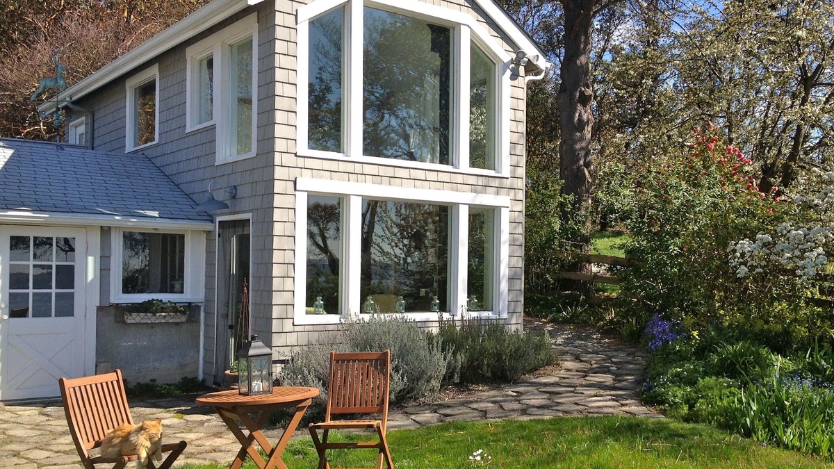 Vashon Island Cottage | Vashon Island Loft & Beach - Pet Friendly