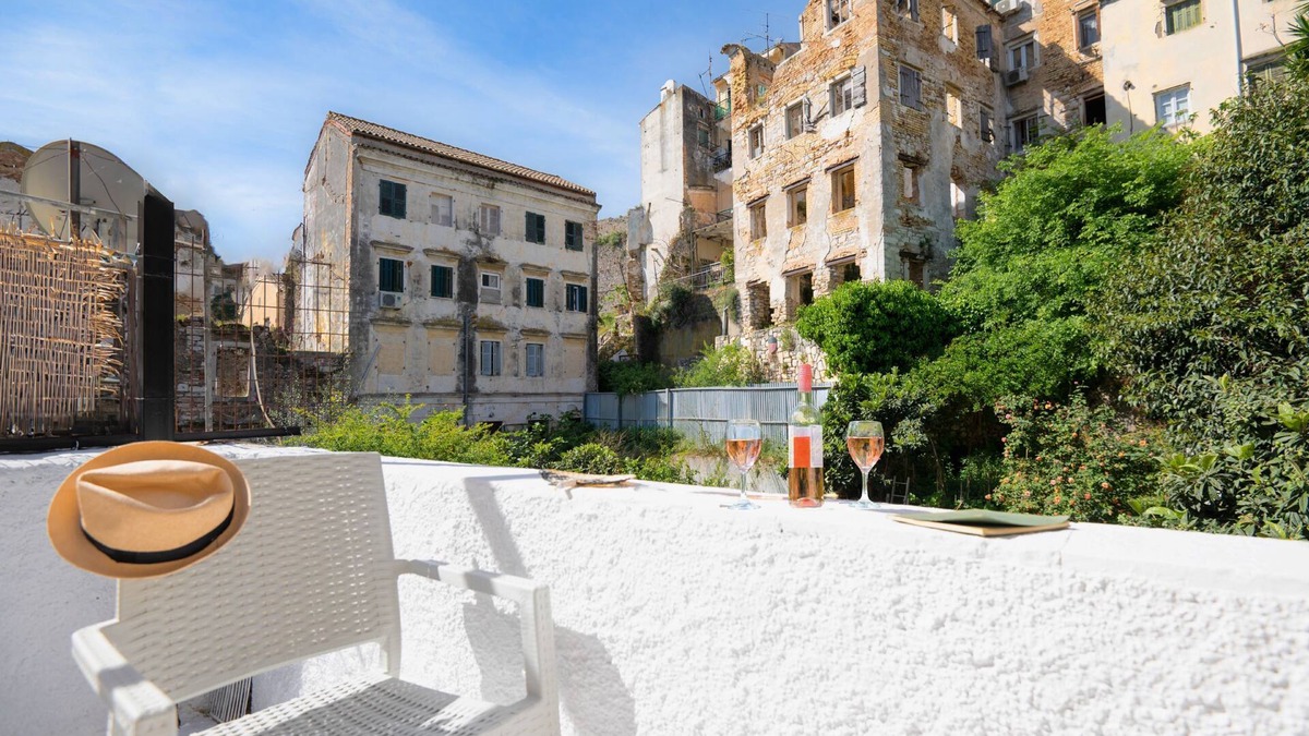 Old Town Apartment | Vasiliki House: Corfu Town Apartment Next to amenities