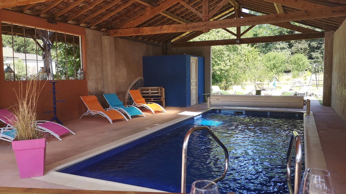 La Roche-Vineuse House | Vast charming house with swimming pool