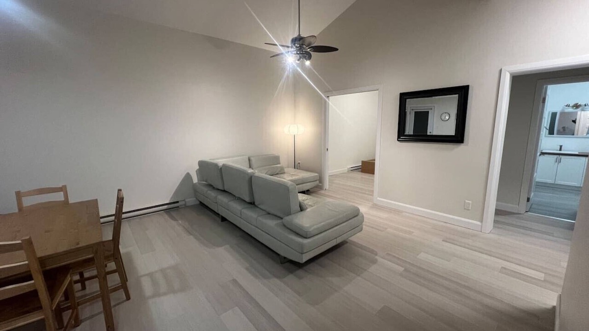 Loretteville Apartment | Vaste 3.5, haut plafond rénové !