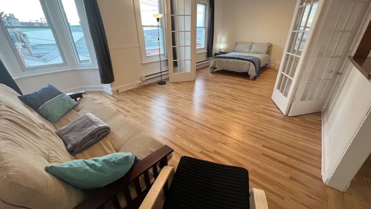 Saint-Jean-Baptiste Apartment | Vaste 5 pièces tout équipé à 30Secondes de St-Jean