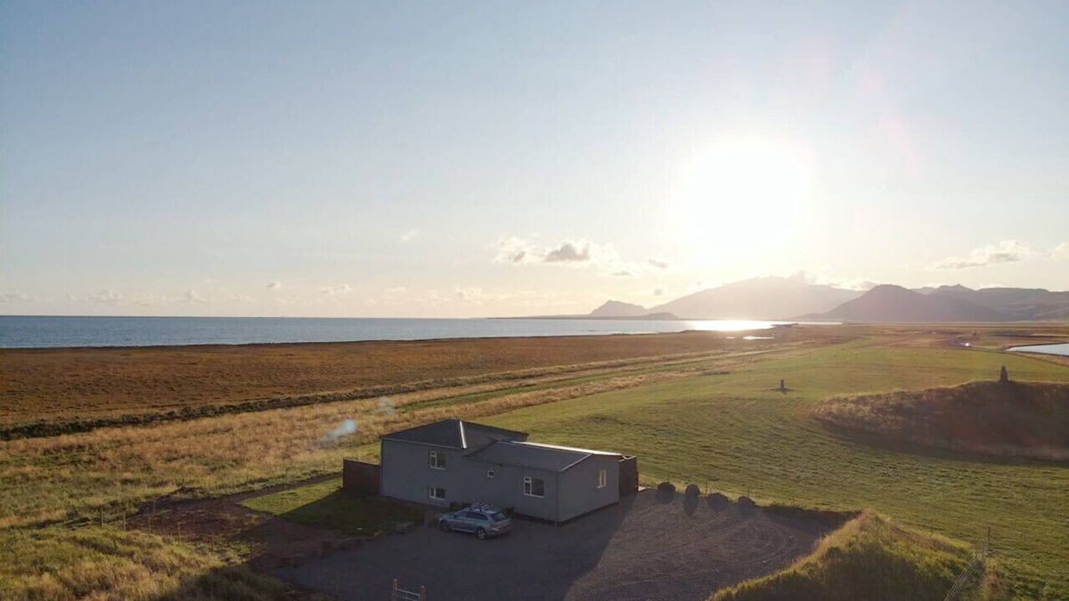 Snaefellsnes Peninsula House | Vatnsholt in Snæfellsnes