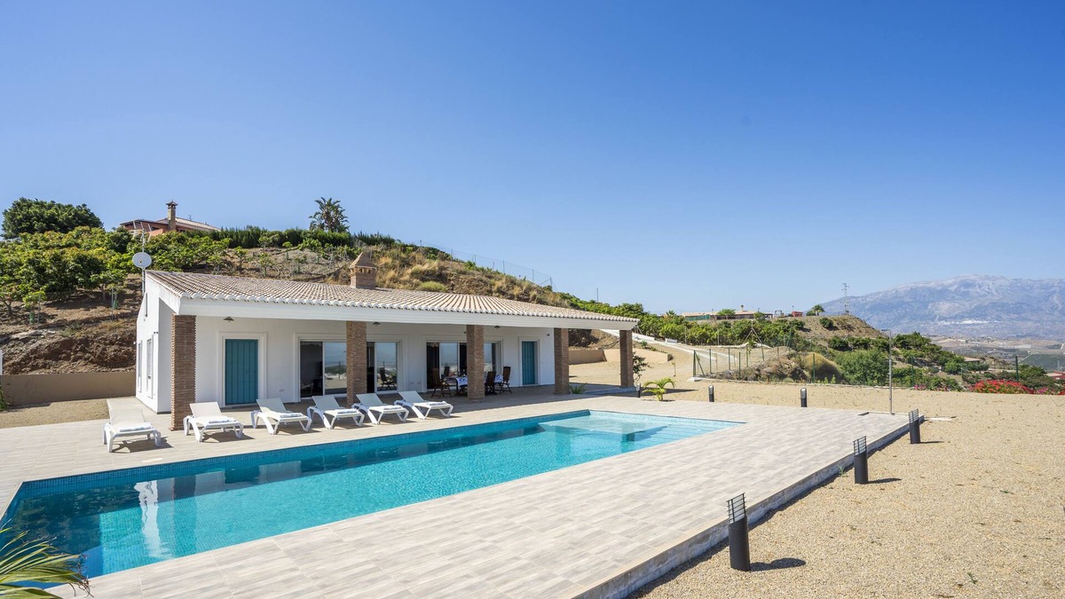 Benamocarra Cottage | VAYAVISTA HOUSE. Fantastic country house with pool.