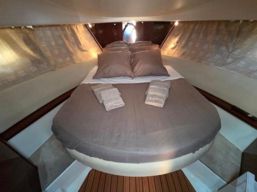 Les Sables d'Olonne Boat Rental | Vedette Cristal Prestige 32