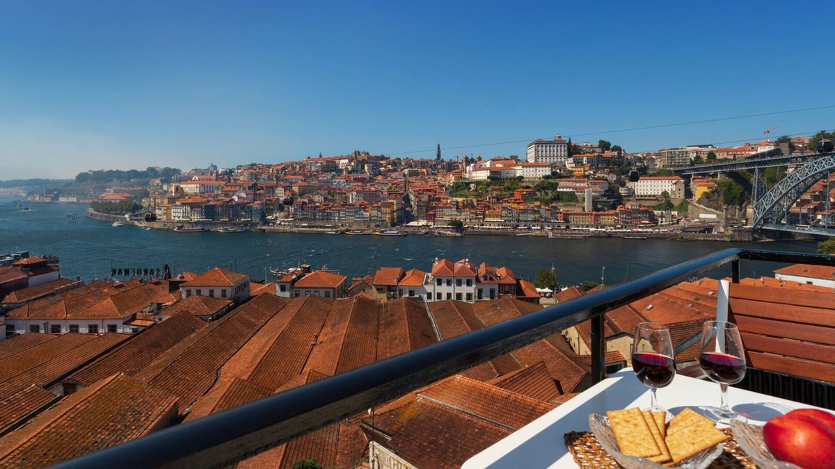 Santa Marinha Apartment | Vegan Top Floor Apartment- Porto and Douro Stunning Views