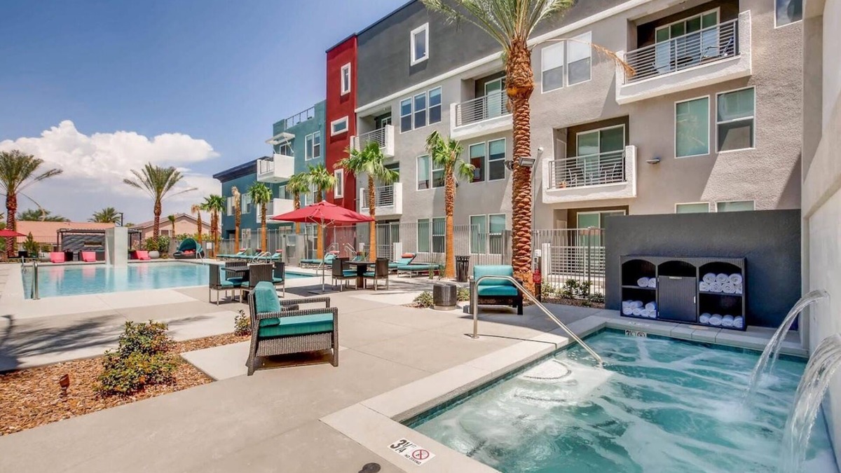 Spring Valley Apartment | Vegas Luxe Getaway