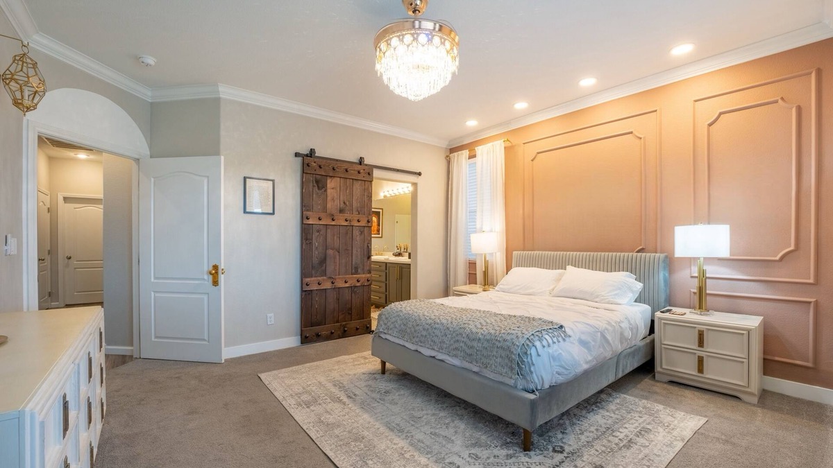 Paradise Hills House | Vegas Style Desert Luxury: Themed Bedrooms, Game Room & Hot Tub - 20min to Strip