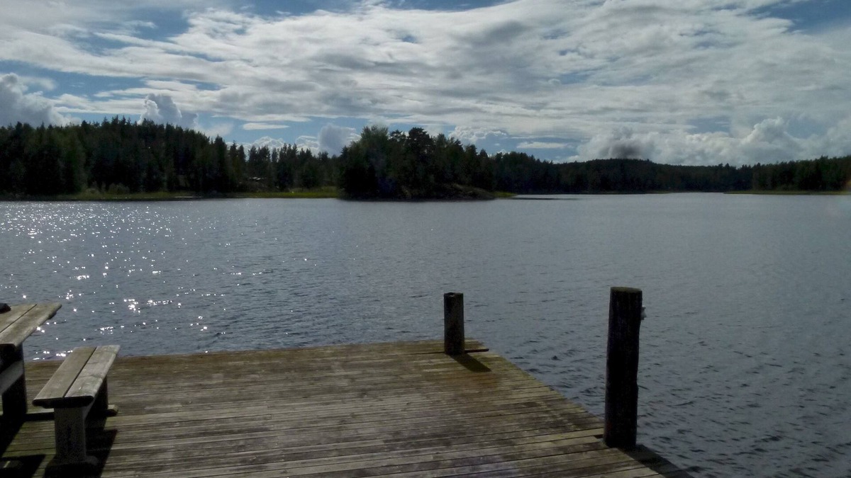 Orivesi Cottage | Vehmaanpirtti, lakeside studio with balcony for 2,