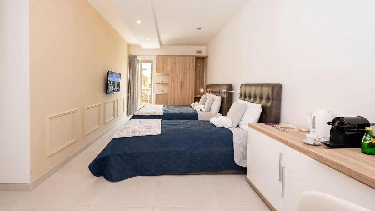 Gzira Hotel | VelaBlu Suites - Triple Room
