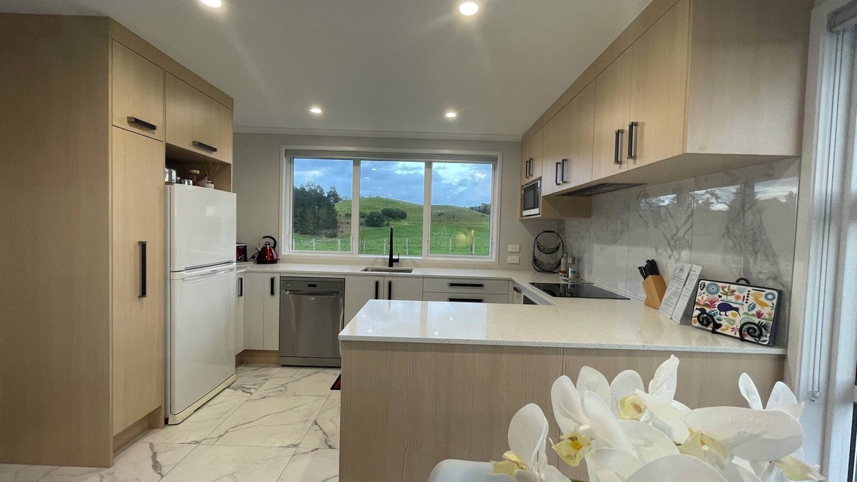 Tuakau House | Veld View Bed & Breakfast - Luxury accommodation with stunning rural views.
