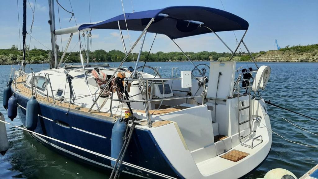 Arsa Boat Rental | Velier Santa Maria