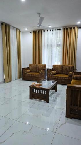 Bandaragama Villa | Velvet Lake Holiday Home