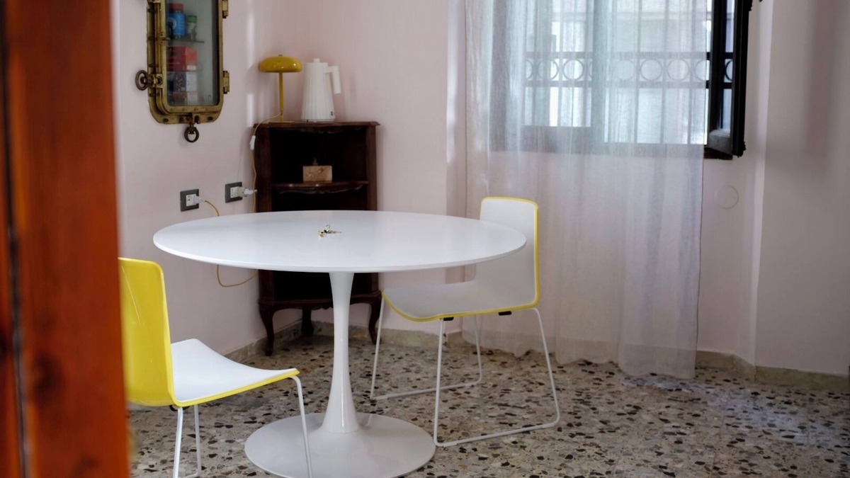 Cimetto Apartment | Venetian pink apartment in Dorsoduro
