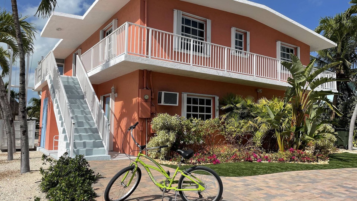 Venetian Shores House | Venetian Shores Home -DOCK remodeled 3/3 POOL/Hot Tub! Deep water Dockage