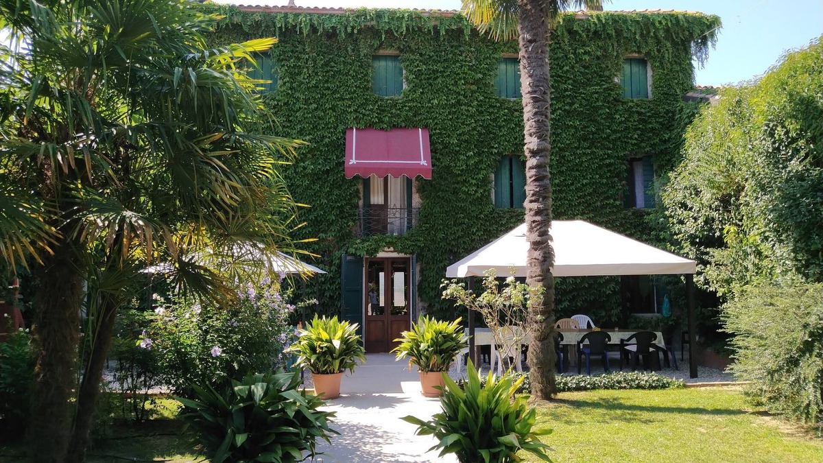 Codogne Villa | Venetian Villa with swimming pool, 11 sleeping accommodations, absolute privacy
